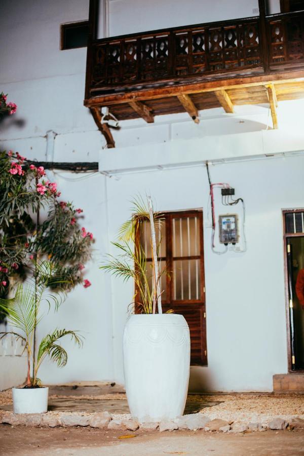 Plumeria Motel - Stone Town Zanzibar ภายนอก รูปภาพ